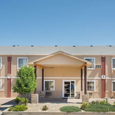 Super 8 By Wyndham Limon-3