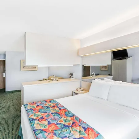 Microtel Inn & Suites By Wyndham Carolina Beach-3