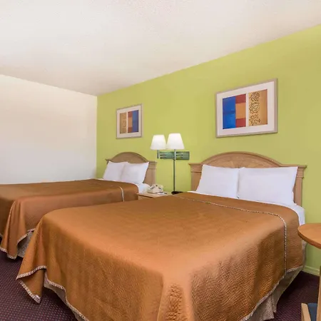 Travelodge By Wyndham Cordele-3