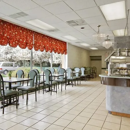 Ramada By Wyndham Roanoke-2