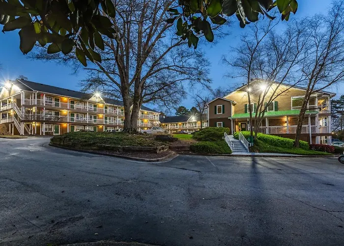 Hometowne Studios By Red Roof Atlanta - Norcross Downtown