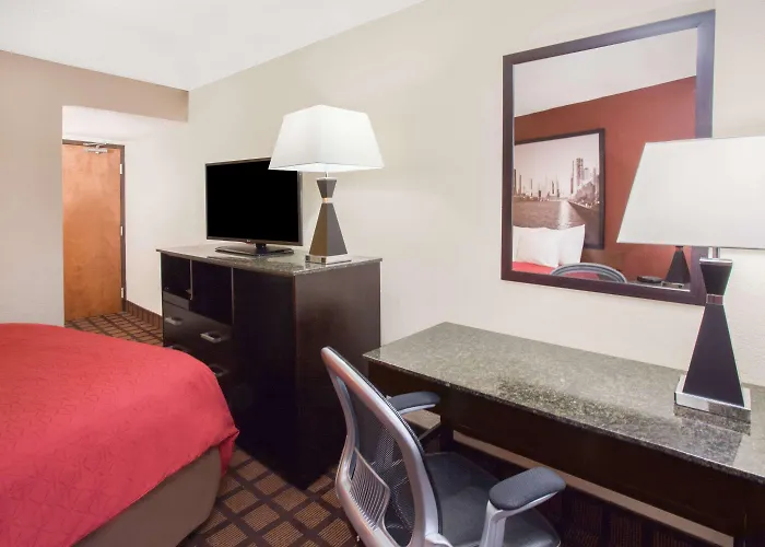 Super 8 By Wyndham Chicago Il Hotel
