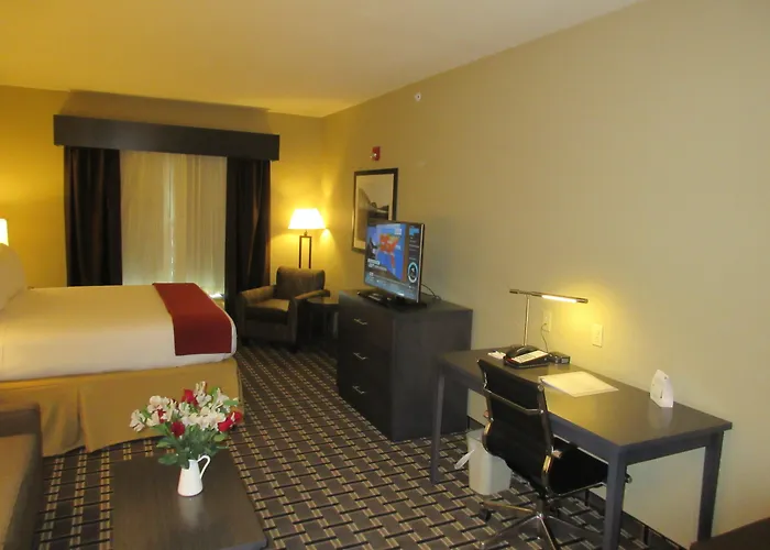 Holiday Inn Express & Suites Butler By Ihg