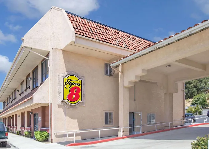 Super 8 By Wyndham Hayward Downtown