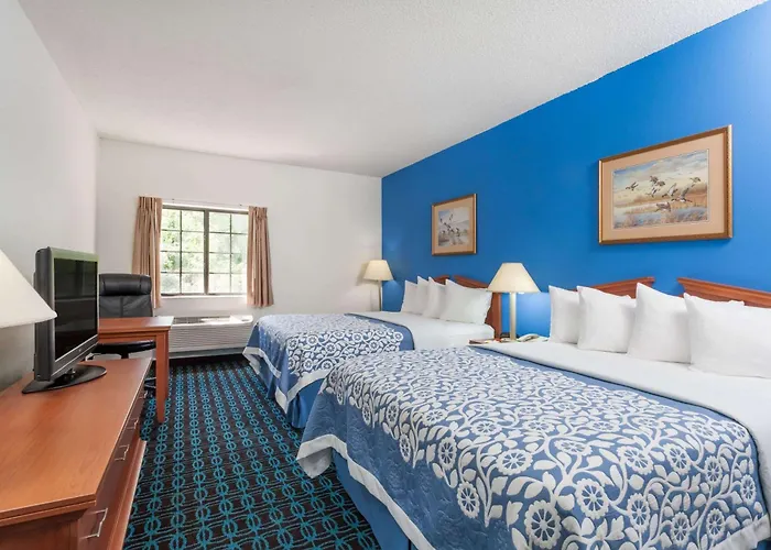 Days Inn & Suites By Wyndham Cambridge