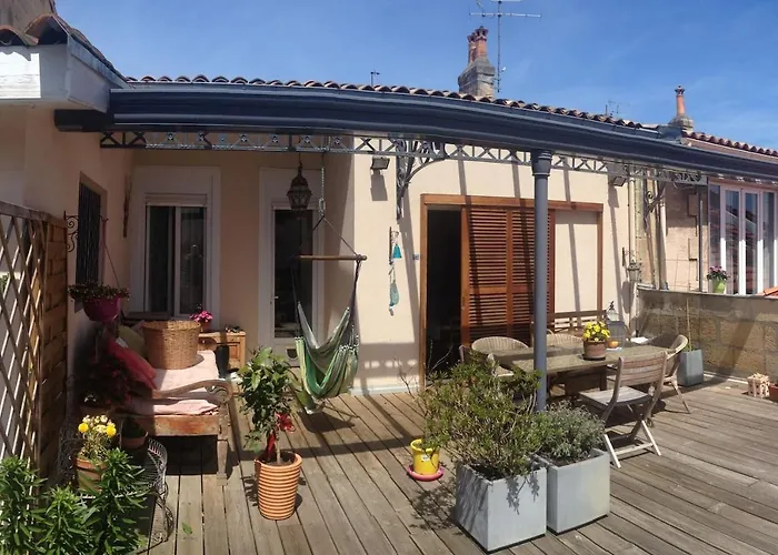 Calme , Proche Du Centre, Grande Terrasse, Petit Dejeuner