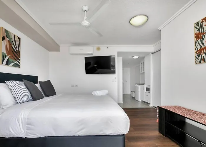 Coastal Chic In Heart Of Cairns With Rooftop Pool