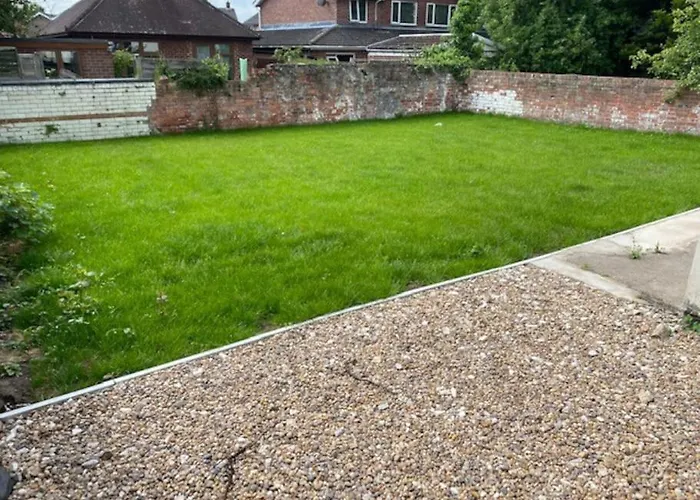 Newly Refurbished Studio, Great Location 8 Studios