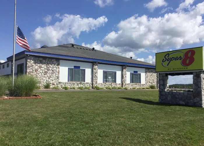 Super 8 By Wyndham Petoskey Hotel