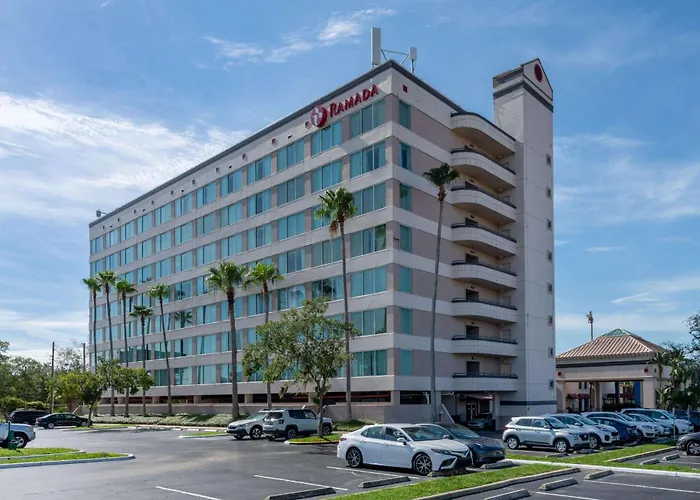 Ramada By Wyndham Kissimmee Gateway - Free Theme Park Shuttle Hotel Four Corners