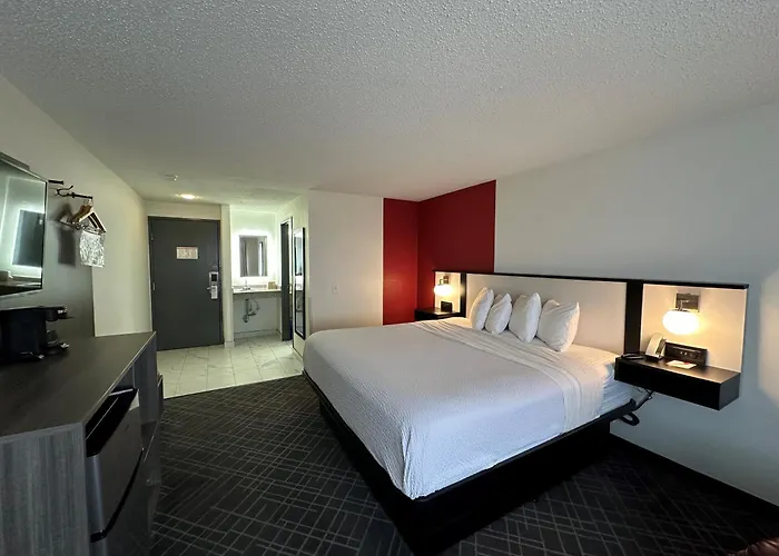 Ramada By Wyndham Waupaca Motel