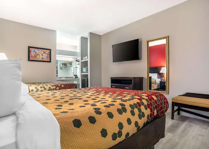 Econo Lodge Inn & Suites Philadelphia Ms