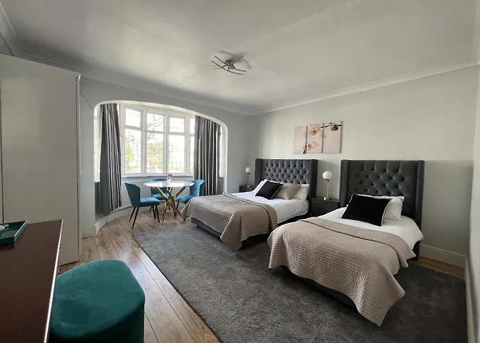 Madonna Halley Hotel