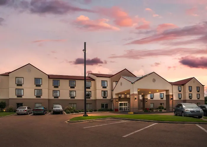 Red Roof Inn Plus & Suites Vicksburg