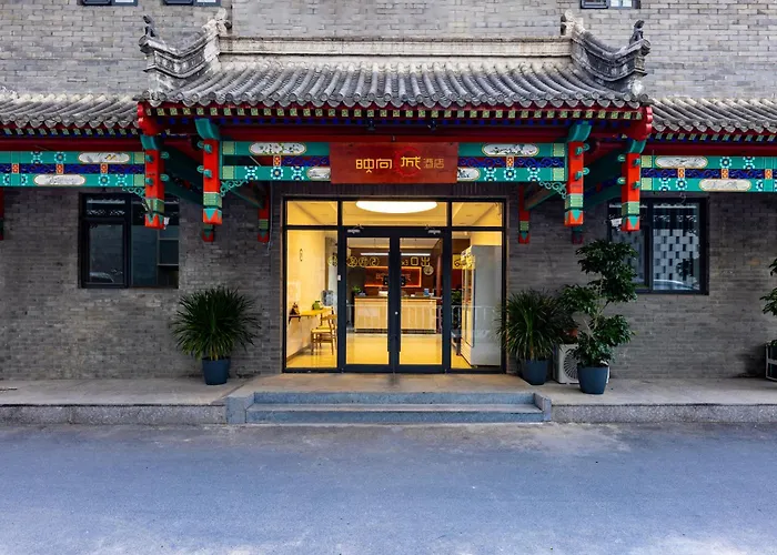Happy Dragon Hotel: Central Location, English-Speaking Staff & Tour Services