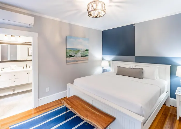 Paws On Pelham (Adults Only) Bed & Breakfast Newport