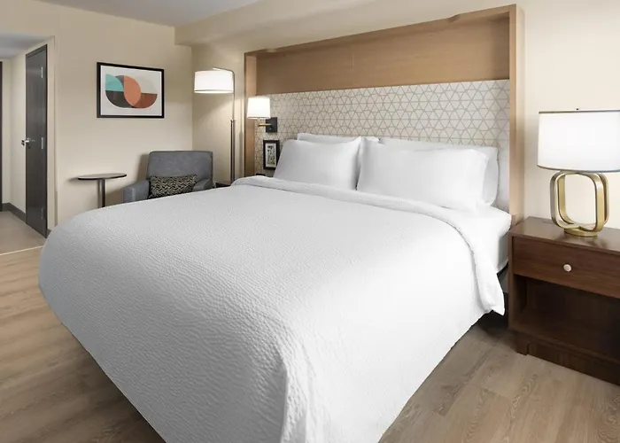 Holiday Inn & Suites Richmond West End, An Ihg Hotel