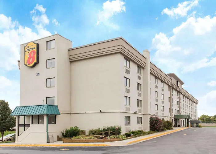 Super 8 By Wyndham Frederick