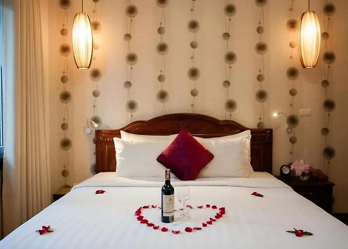 Hanoi Golden Moon Hotel & Travel