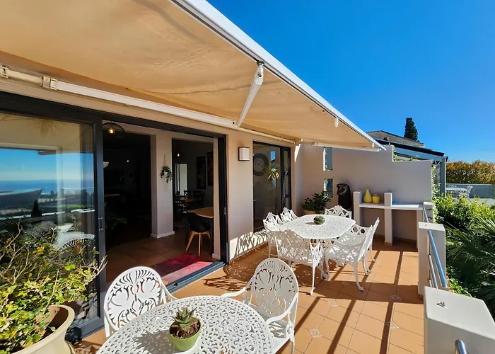 Bluegum Hill Guesthouse & Apartments