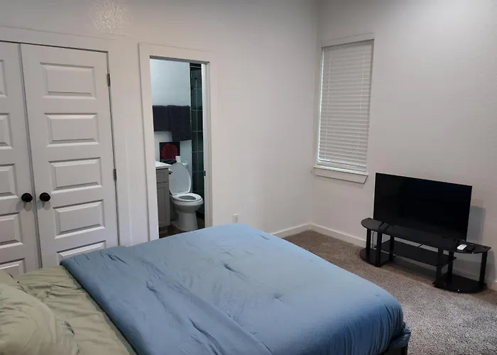 Cozy Private Studio!