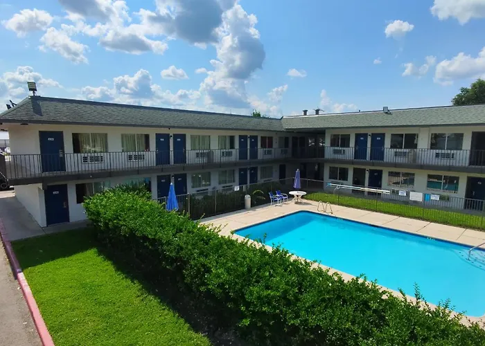 Motel 6-Conroe, Tx