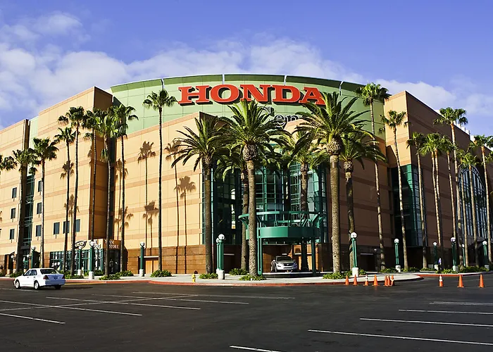 Best Western Plus Raffles Inn & Suites Anaheim