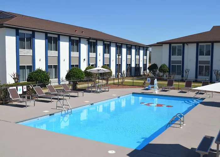 Americas Best Value Inn & Suites-Foley - Fully Renovated