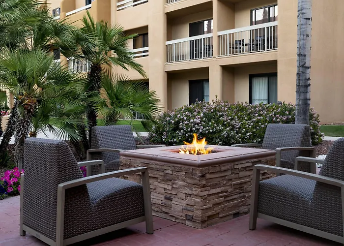 Courtyard By Marriott Palm Springs Hotel