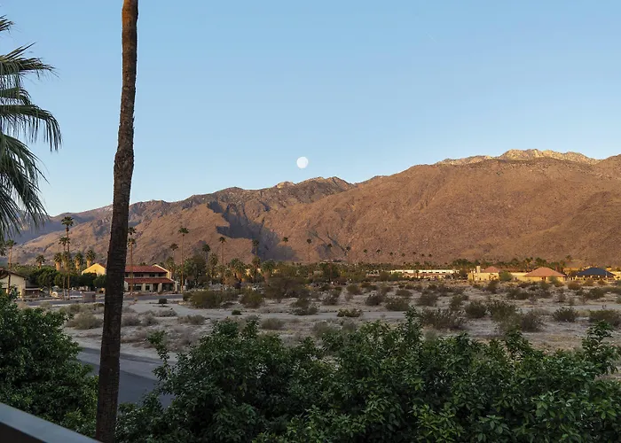 Courtyard By Marriott Palm Springs