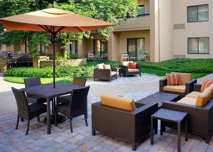 Courtyard By Marriott Lexington North Hotel