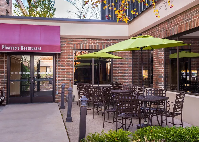 Holiday Inn Hotel & Suites Warren By Ihg