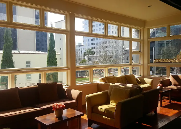 Kiwi International Hotel