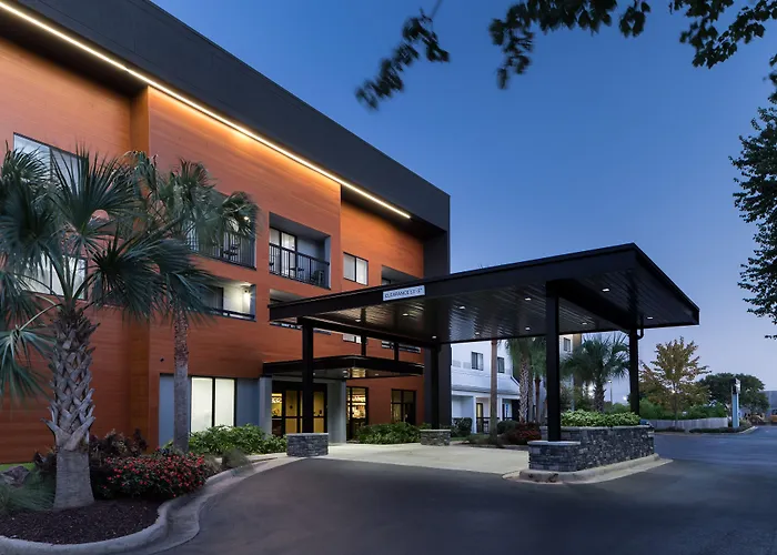 Courtyard By Marriott Pensacola