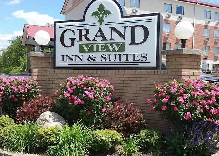Grand View Inn & Suites