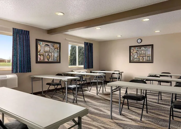Super 8 By Wyndham Joliet I-55 N/Chicago Hotel