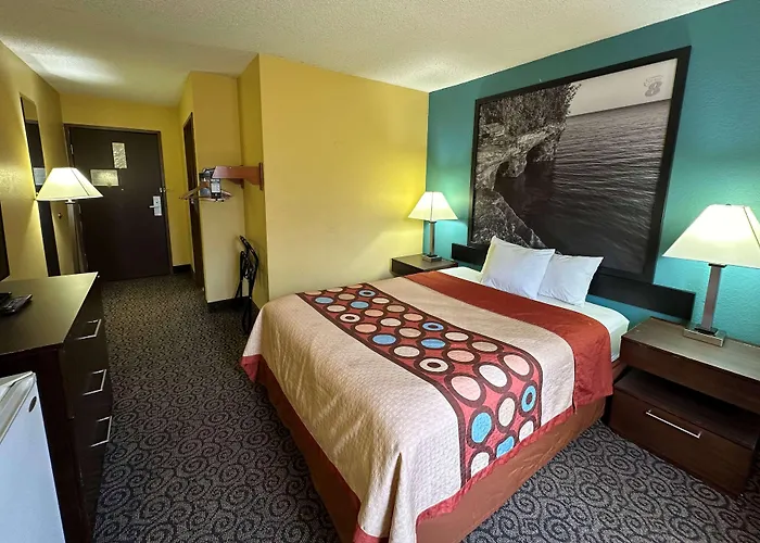 Super 8 By Wyndham Appleton Hotel