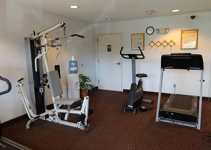 Days Inn & Suites By Wyndham Peachtree City