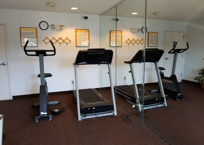 Days Inn & Suites By Wyndham Peachtree City