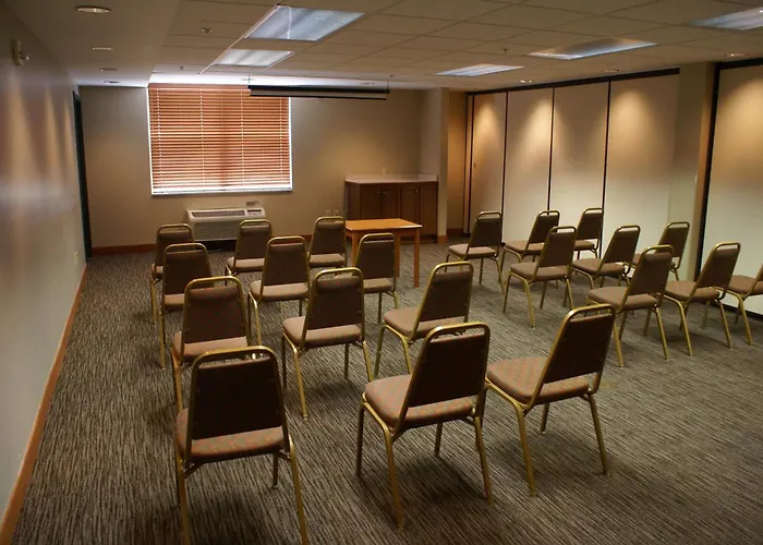 Country Inn & Suites By Radisson, Lansing, Mi