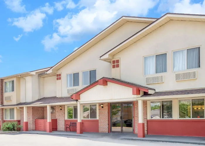Super 8 By Wyndham Kingston Hotel