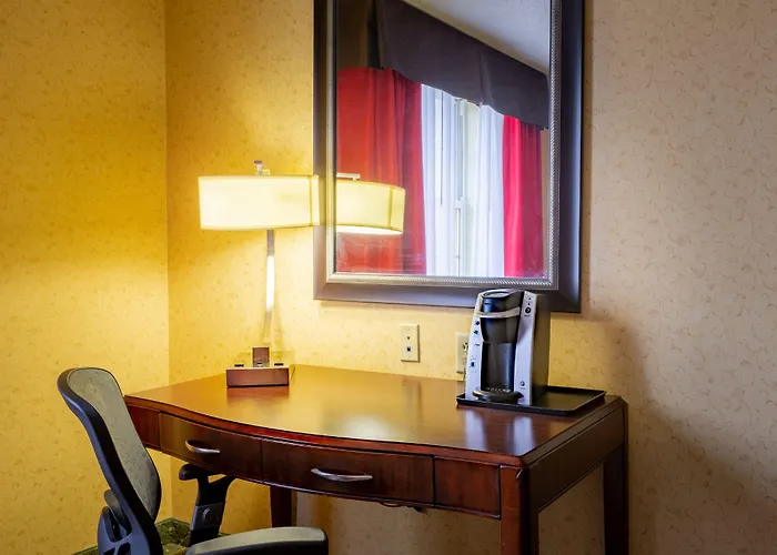 Holiday Inn Express & Suites Williamsburg By Ihg