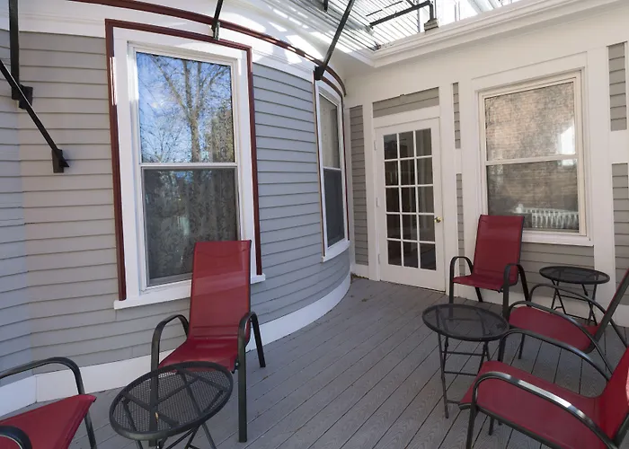 Irving House At Harvard Cambridge