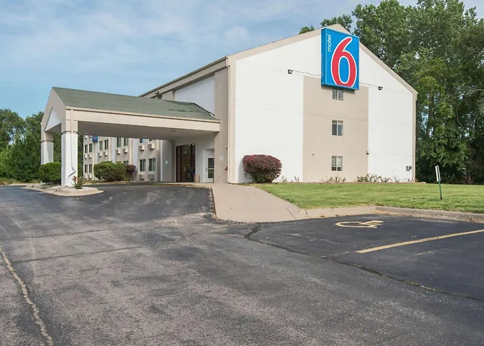 Motel 6-Lawrence, Ks