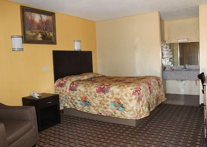 Charles Wesley Motor Lodge Downtown Broken Bow- Hochatown