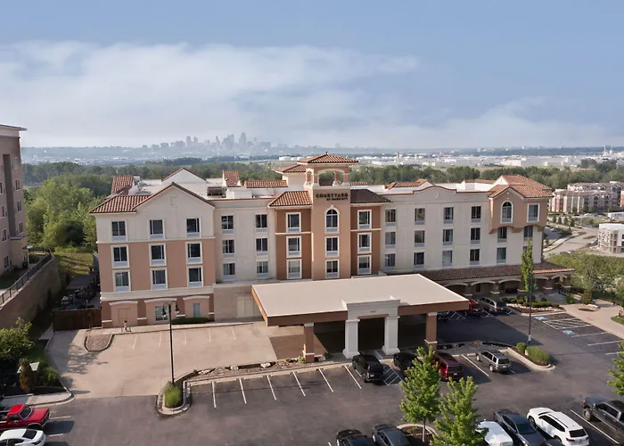 Courtyard Kansas City At Briarcliff
