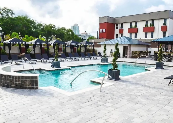Hollander Hotel - Downtown St. Petersburg