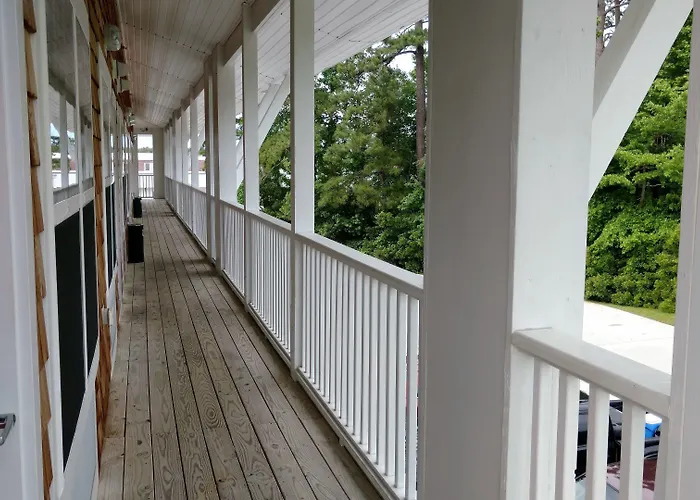 Topsail Shores Inn