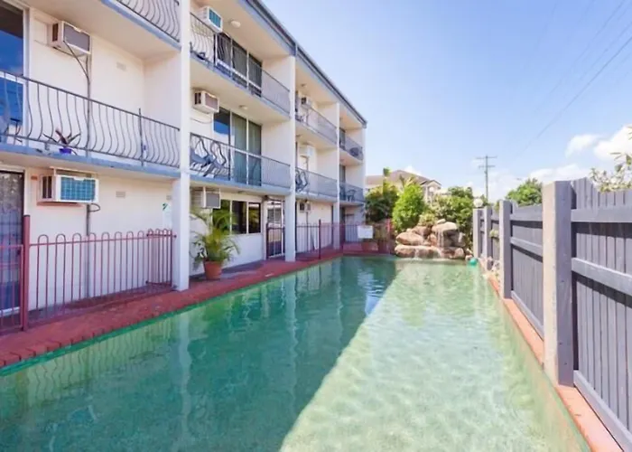 Cairns Holiday Lodge
