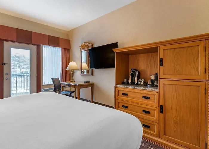 Kathryn Riverfront Inn, An Ascend Collection Hotel Seaside